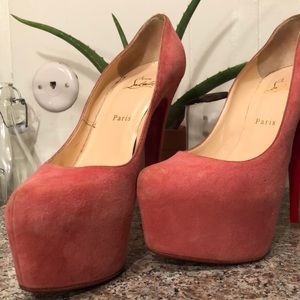 Pink Suede Daffodile pumps👠no box or dust bag